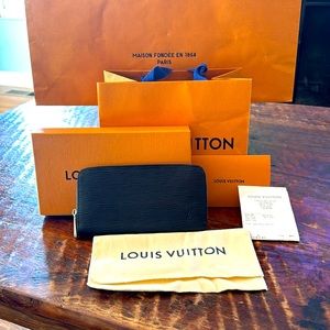 Louis Vuitton black wallet new with receipt